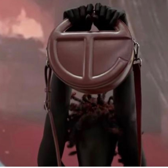 Chocolate Telfar circle bag - Picture 8 of 8